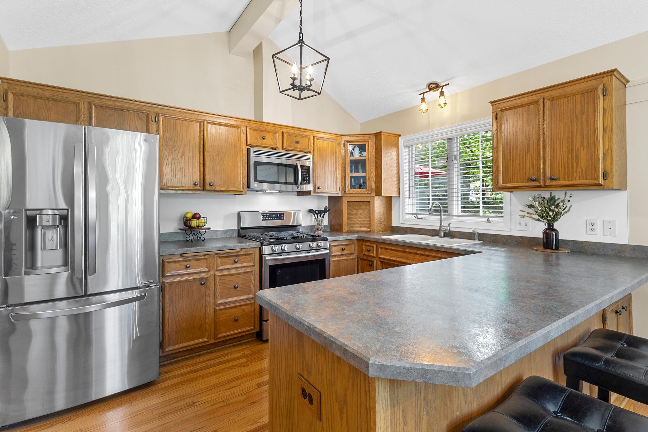 685 Stonewood Road Eagan, MN 55123 - Photo 5 of 44 Gallery Image 5