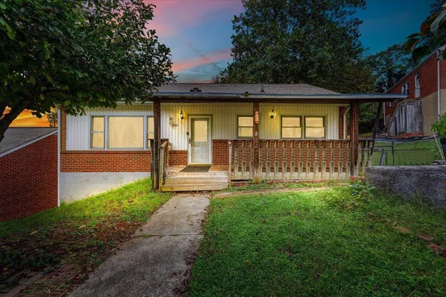 $250,000 | 1805 Lawnhill Street Southwest, Roanoke, VA 24015