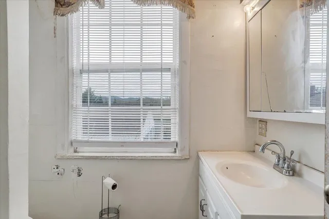 $250,000 | 1805 Lawnhill Street Southwest, Roanoke, VA 24015