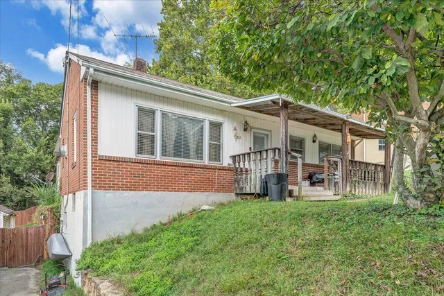 $250,000 | 1805 Lawnhill Street Southwest, Roanoke, VA 24015