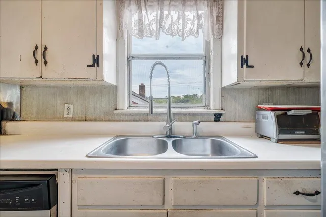 $250,000 | 1805 Lawnhill Street Southwest, Roanoke, VA 24015