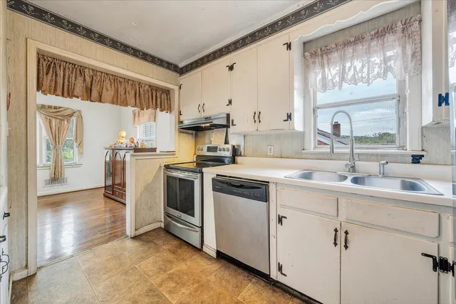 $250,000 | 1805 Lawnhill Street Southwest, Roanoke, VA 24015