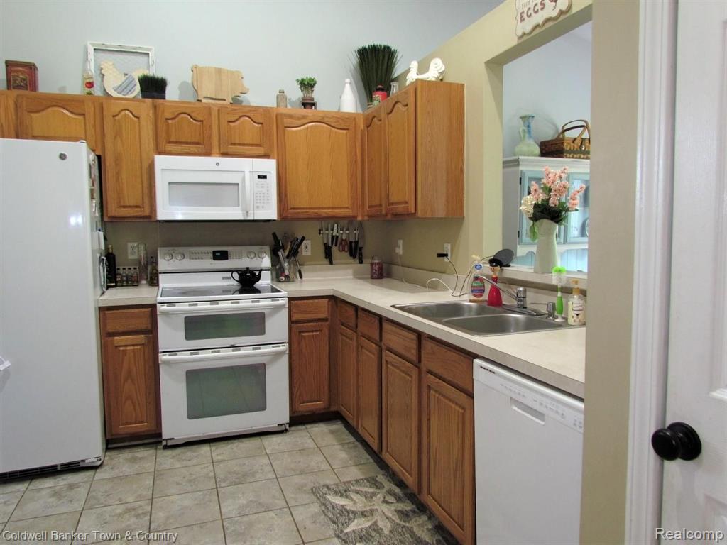 2588 Ravineside South Howell, MI 48843 - Photo 14 of 55