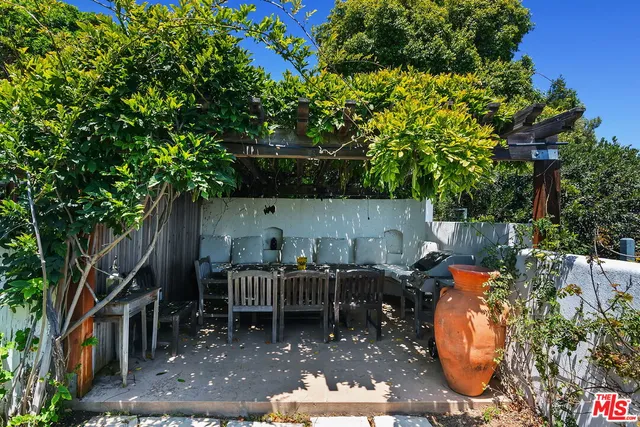 $10,000 | 1166 Las Pulgas Place, Pacific Palisades, CA 90272
