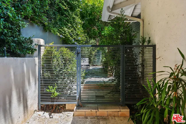 $10,000 | 1166 Las Pulgas Place, Pacific Palisades, CA 90272