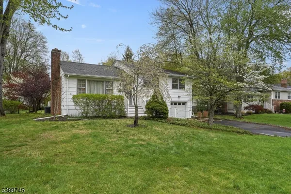 $650,000 | 34 Berkshire Drive, Berkeley Heights, NJ 07922