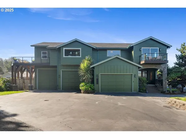 $1,250,000 | 424 Cliff Street, Depoe Bay, OR 97341