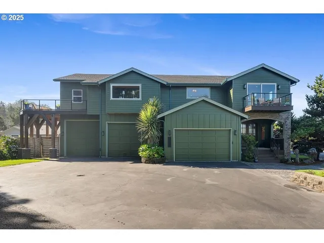 $1,400,000 | 424 Cliff Street, Depoe Bay, OR 97341