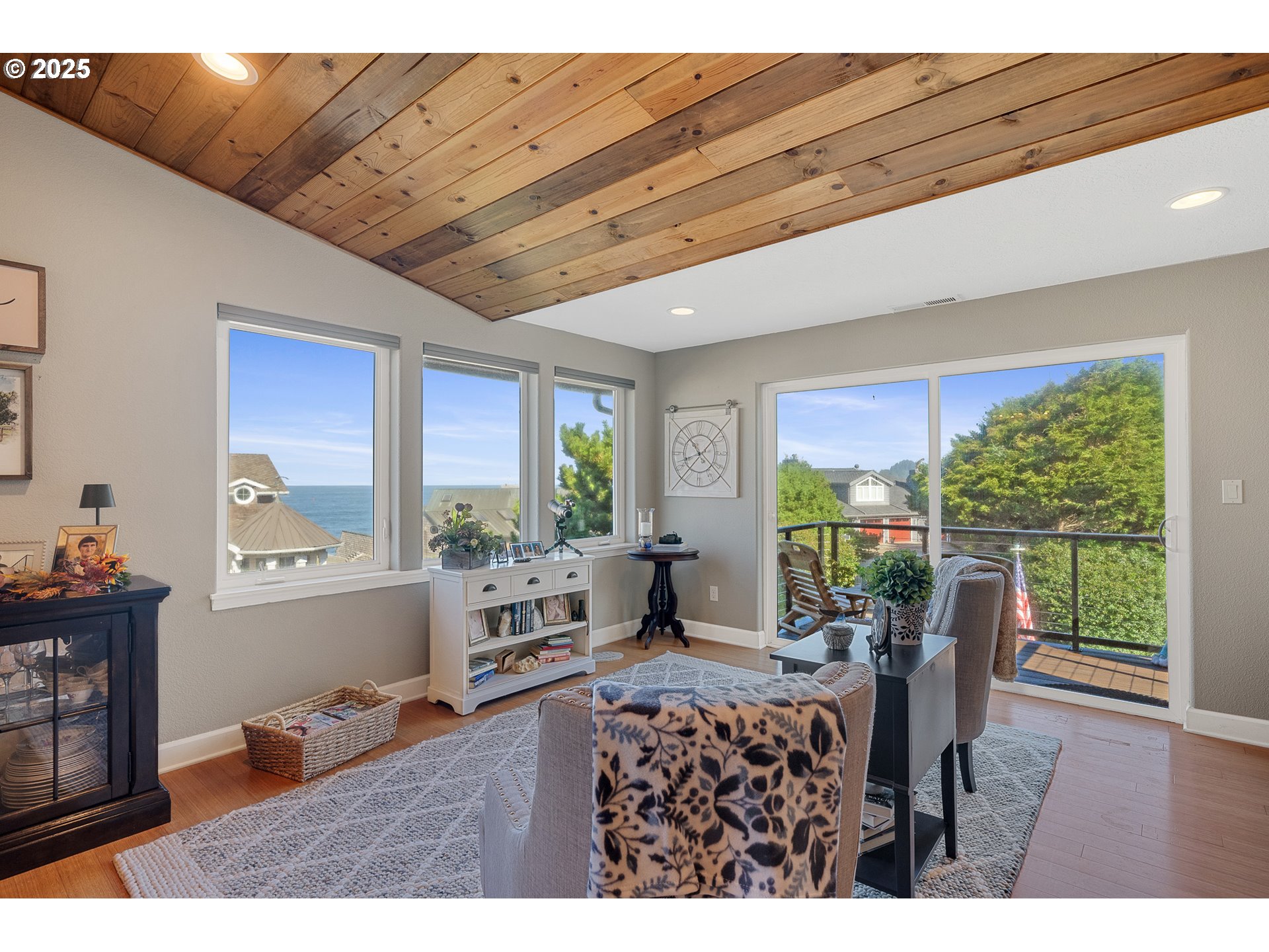 424 Cliff Street Depoe Bay, OR 97341 - Photo 11 of 45