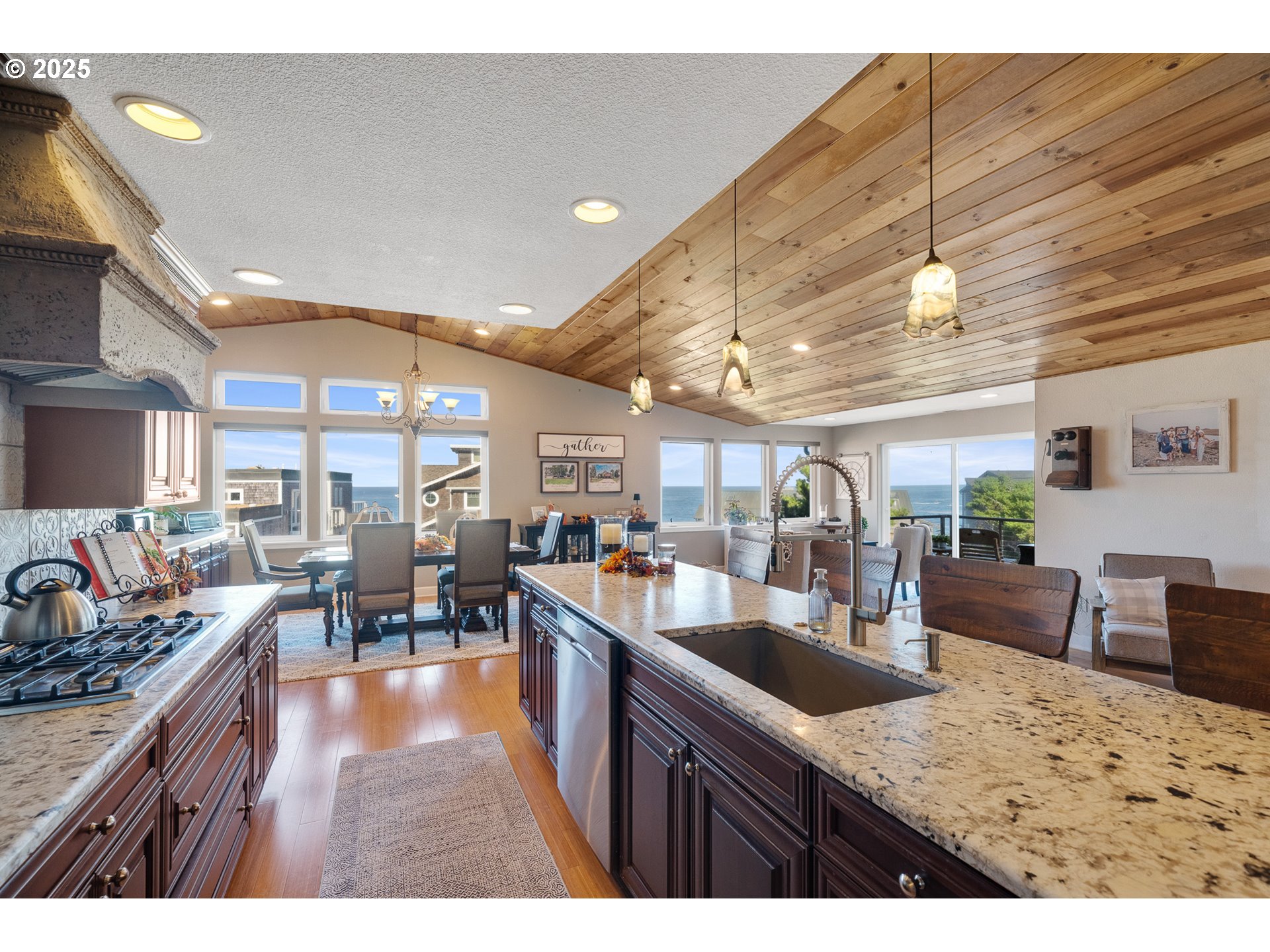 424 Cliff Street Depoe Bay, OR 97341 - Photo 14 of 45
