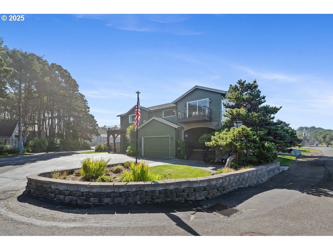 424 Cliff Street Depoe Bay, OR 97341 - Photo 2 of 45