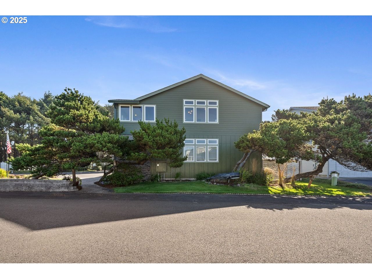 424 Cliff Street Depoe Bay, OR 97341 - Photo 31 of 45