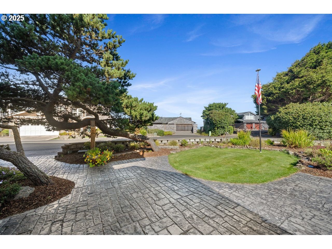 424 Cliff Street Depoe Bay, OR 97341 - Photo 38 of 45