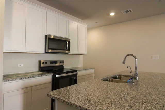 $1,950 | 12810 Siena Vlg Lane, Buda, TX 78610