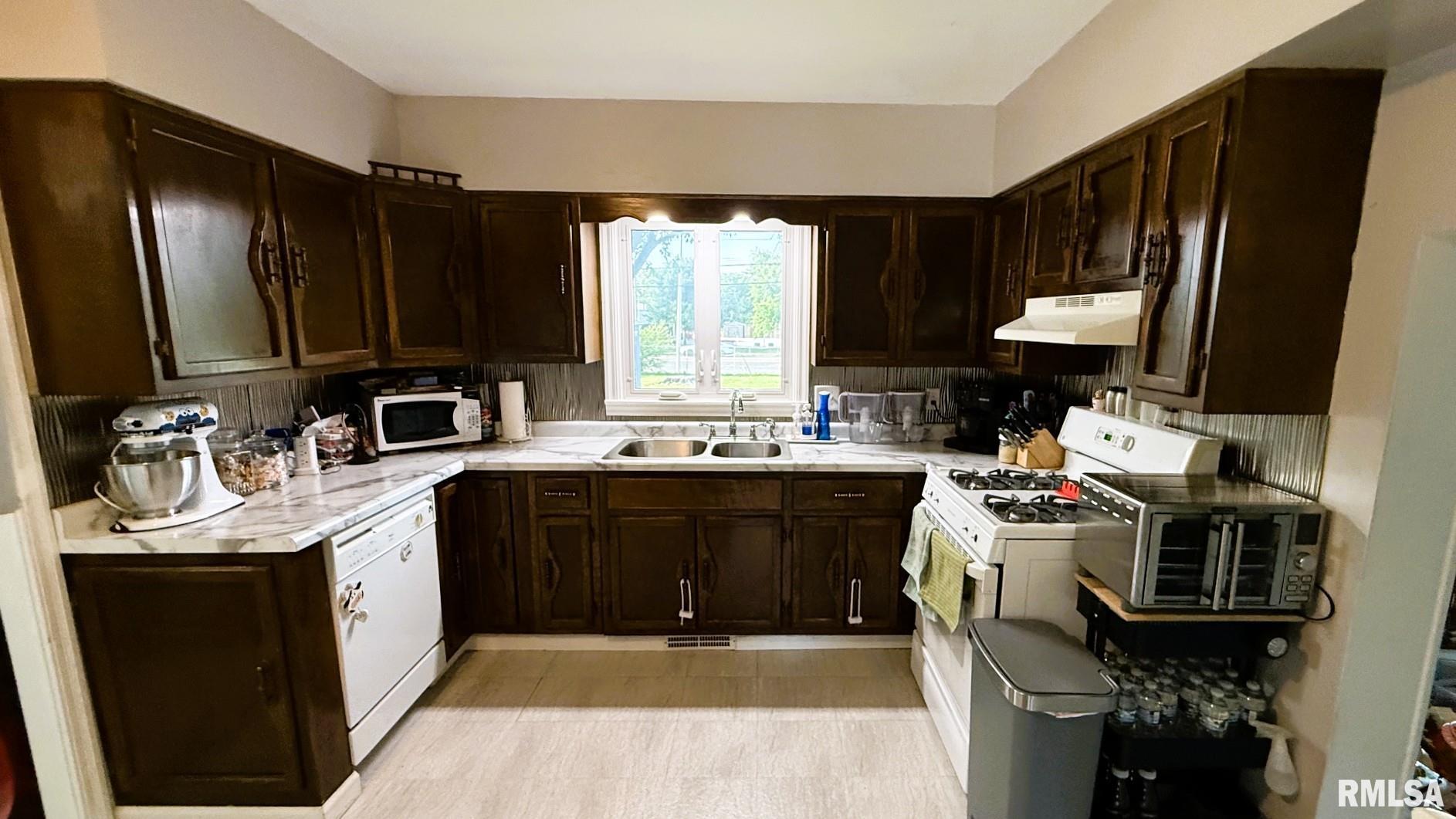 69 Nottingham Road Springfield, IL 62704 - Photo 8 of 17