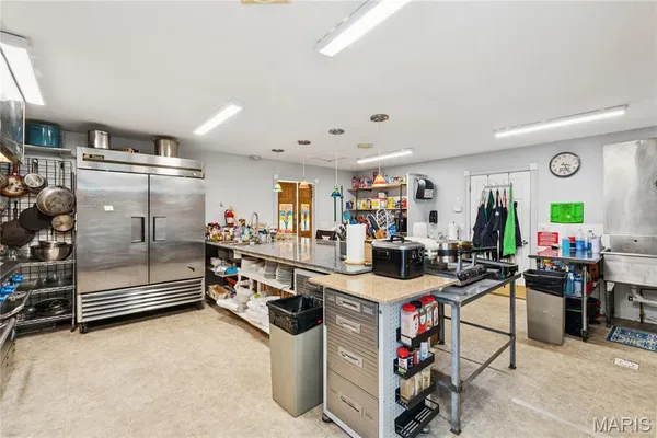 $2,400,000 | 11069 New London Gravel Road, Hannibal, MO 63401