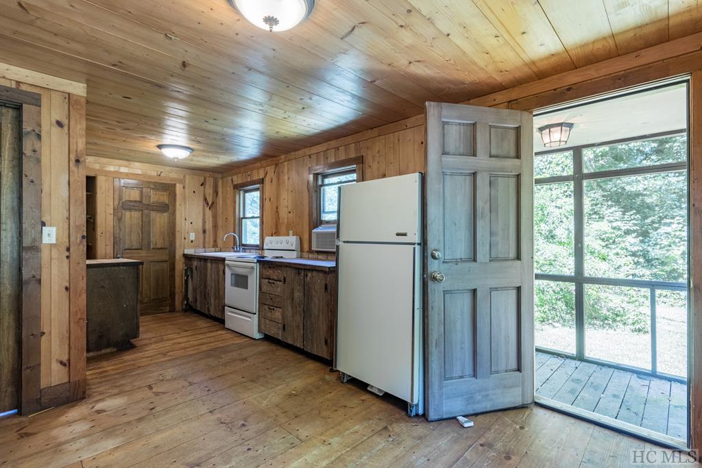 199 Tall Pines Road Scaly Mountain, NC 28775 - Photo 9 of 20 Gallery Image 9