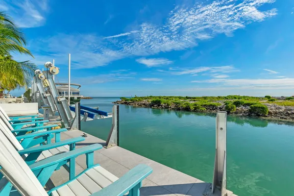 $5,250,000 | 210 West Seaview Circle, Marathon, FL 33050