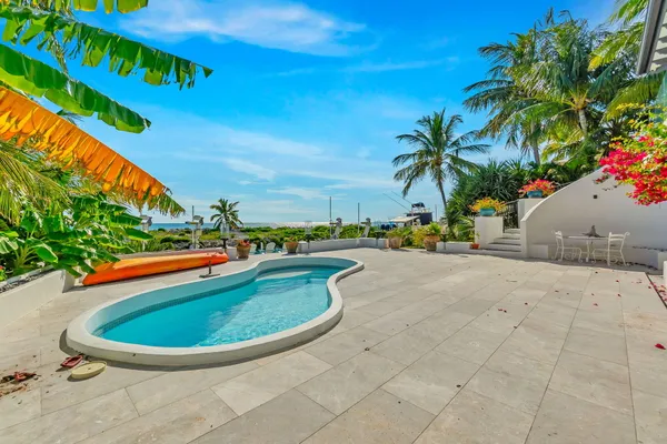 $5,250,000 | 210 West Seaview Circle, Marathon, FL 33050