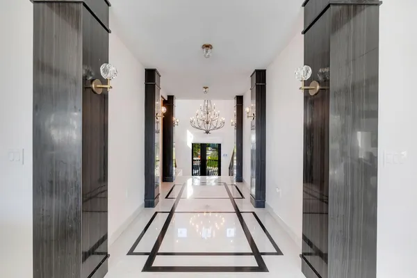 $5,250,000 | 210 West Seaview Circle, Marathon, FL 33050