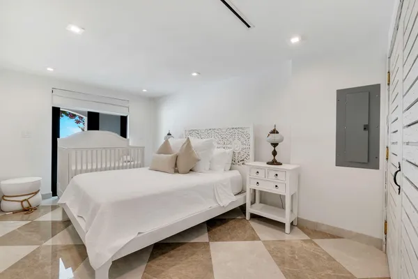 $5,250,000 | 210 West Seaview Circle, Marathon, FL 33050