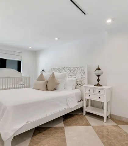 $5,250,000 | 210 West Seaview Circle, Marathon, FL 33050