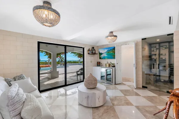$5,250,000 | 210 West Seaview Circle, Marathon, FL 33050