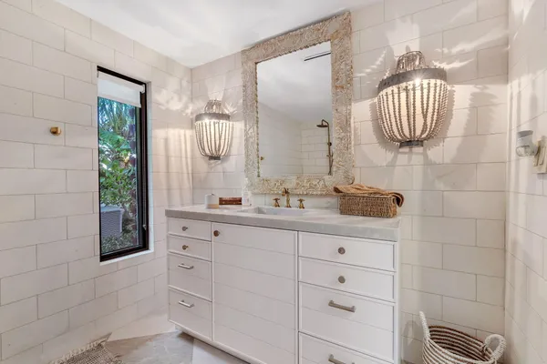 $5,250,000 | 210 West Seaview Circle, Marathon, FL 33050