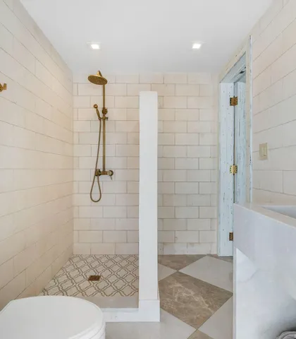 $5,250,000 | 210 West Seaview Circle, Marathon, FL 33050