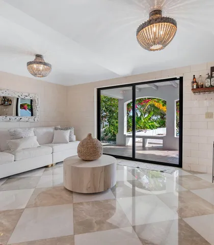 $5,250,000 | 210 West Seaview Circle, Marathon, FL 33050