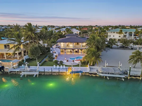 $5,250,000 | 210 West Seaview Circle, Marathon, FL 33050