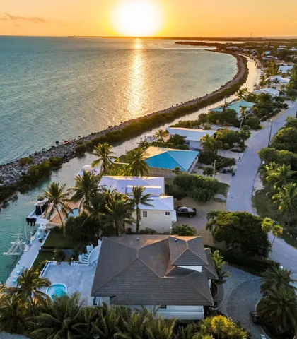 $5,250,000 | 210 West Seaview Circle, Marathon, FL 33050