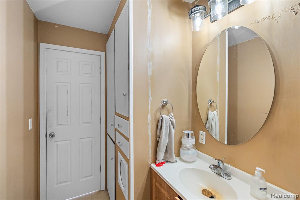 1397 Roat Court Burton, MI 48509 - Photo 25 of 46 Gallery Image 25