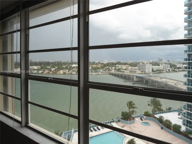 a picture of table and chairs