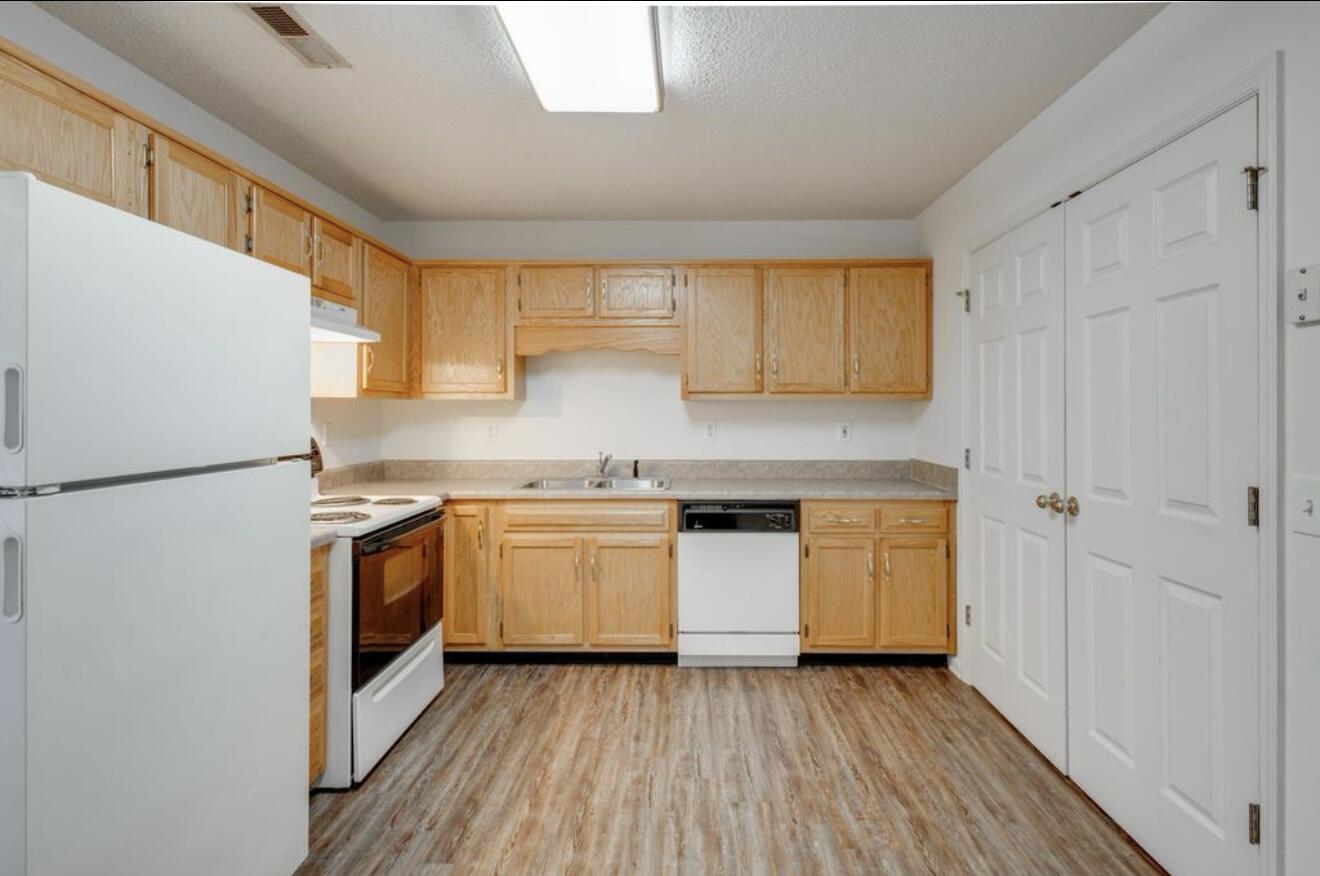 1663 Hamill Road Hixson, TN 37343 - Photo 9 of 24 IMG_1074