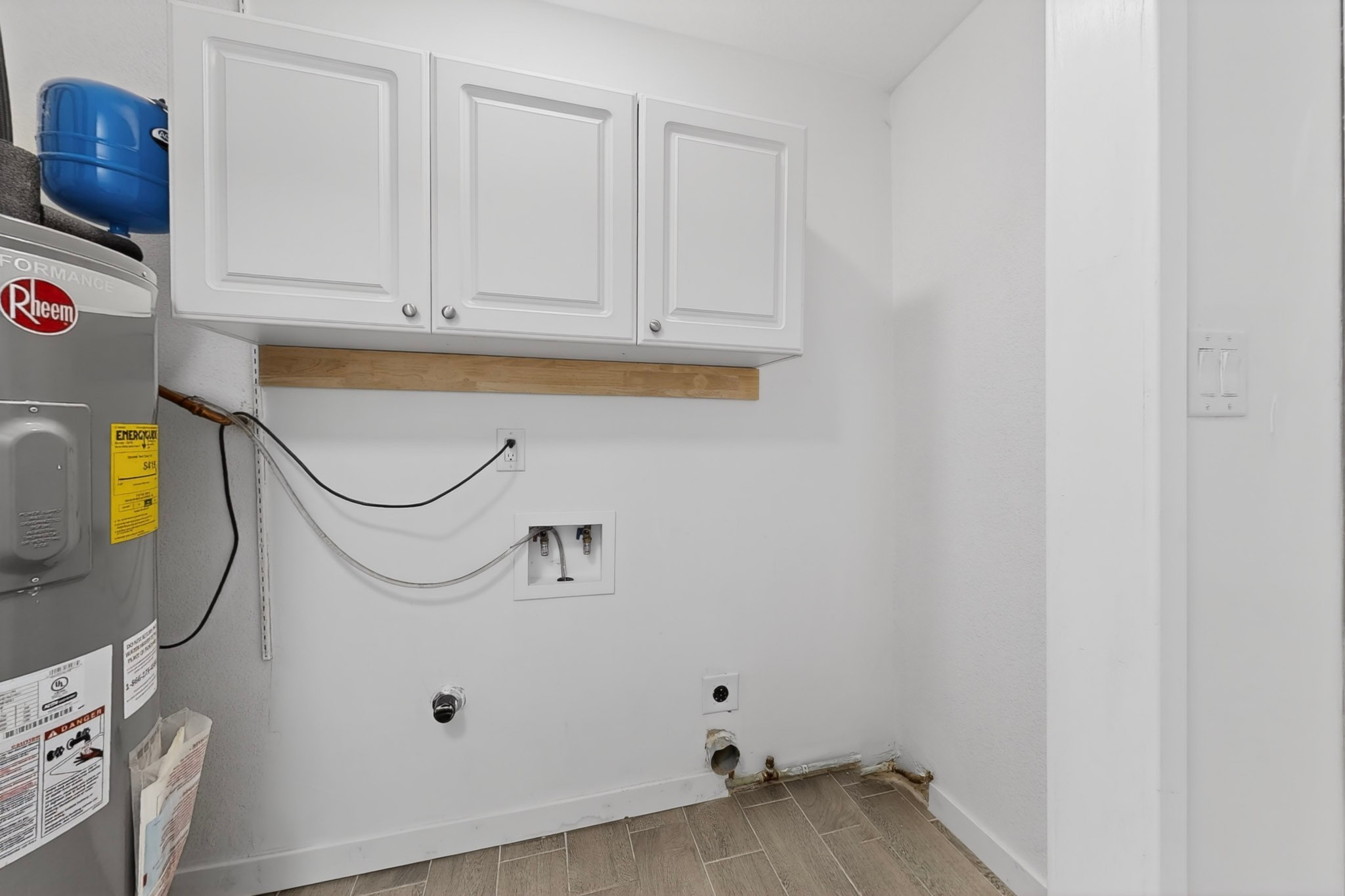32 Lucero Road, Unit AB Santa Fe, NM 87508 - Photo 24 of 40 Main home laundry