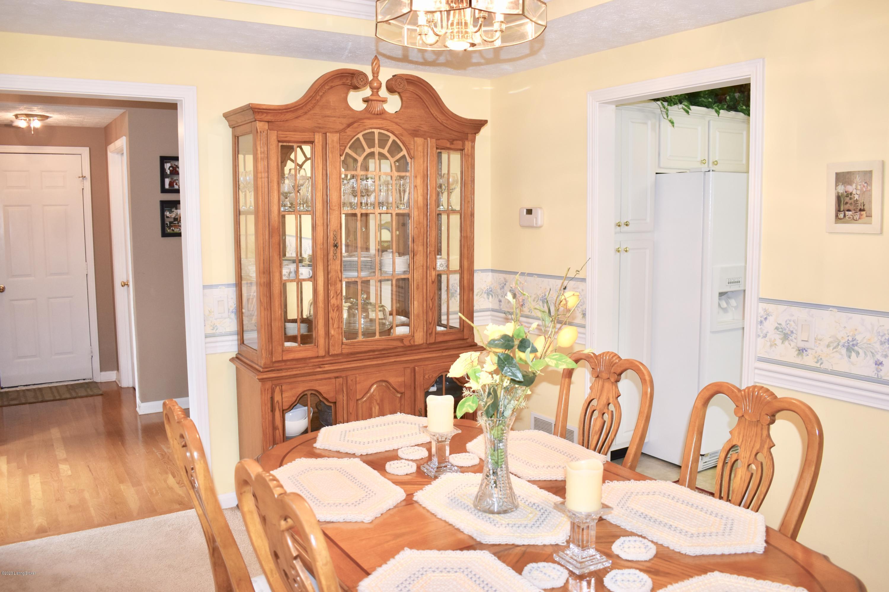 10121 Rimfire Road Louisville, KY 40291 - Photo 22 of 44 Formal dining