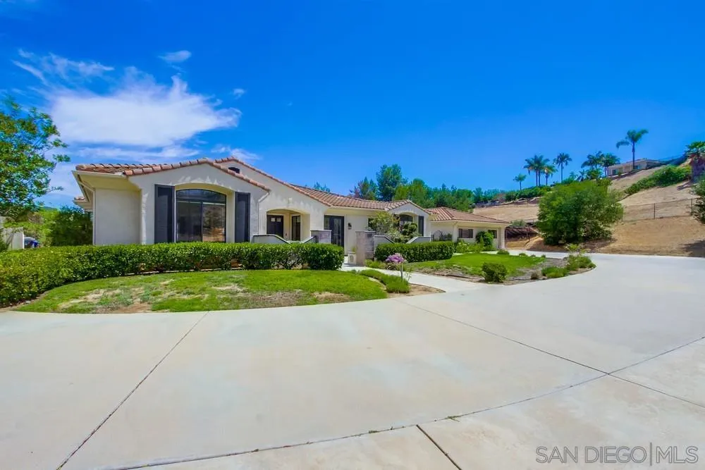 3605-7 Logwood Place Fallbrook, CA 92028 - Photo 5 of 74 a view of a house with a patio