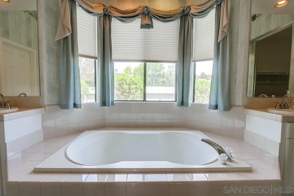 3605-7 Logwood Place Fallbrook, CA 92028 - Photo 53 of 74 a bathroom with a bathtub and a sink