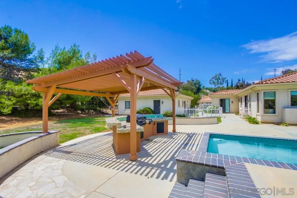 3605-7 Logwood Place Fallbrook, CA 92028 - Photo 74 of 74 a view of a house with garden