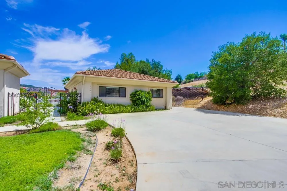 3605-7 Logwood Place Fallbrook, CA 92028 - Photo 9 of 74 a front view of house with yard and green space