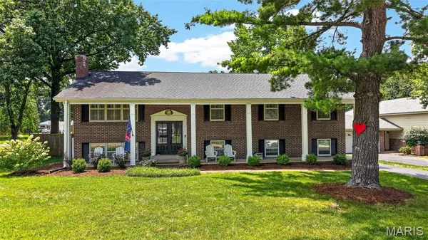 $575,000 | 1120 Hollin Court, St. Louis, MO 63131