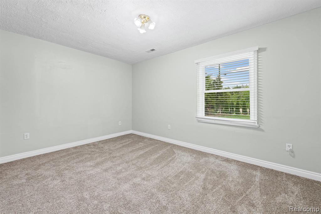 4165 Crooks Road Troy, MI 48098 - Photo 7 of 27