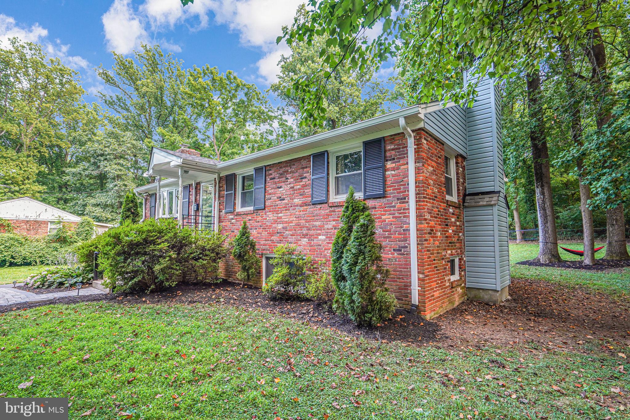 6641 Kerns Road Falls Church, VA 22042 - Photo 4 of 36 Side shoot of front of home