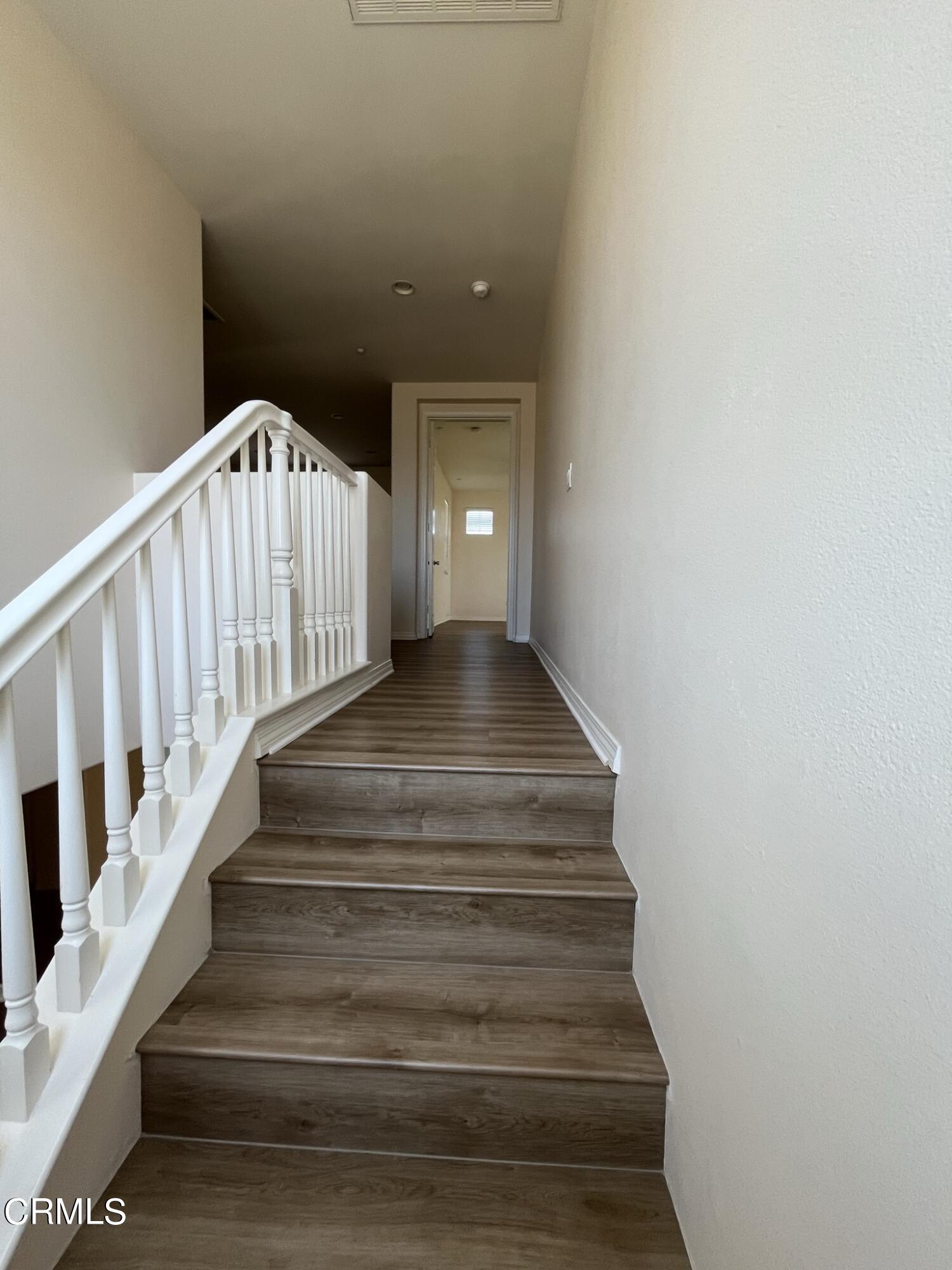 3442 Brookwood Lane Oxnard, CA 93036 - Photo 13 of 27 Stair Case