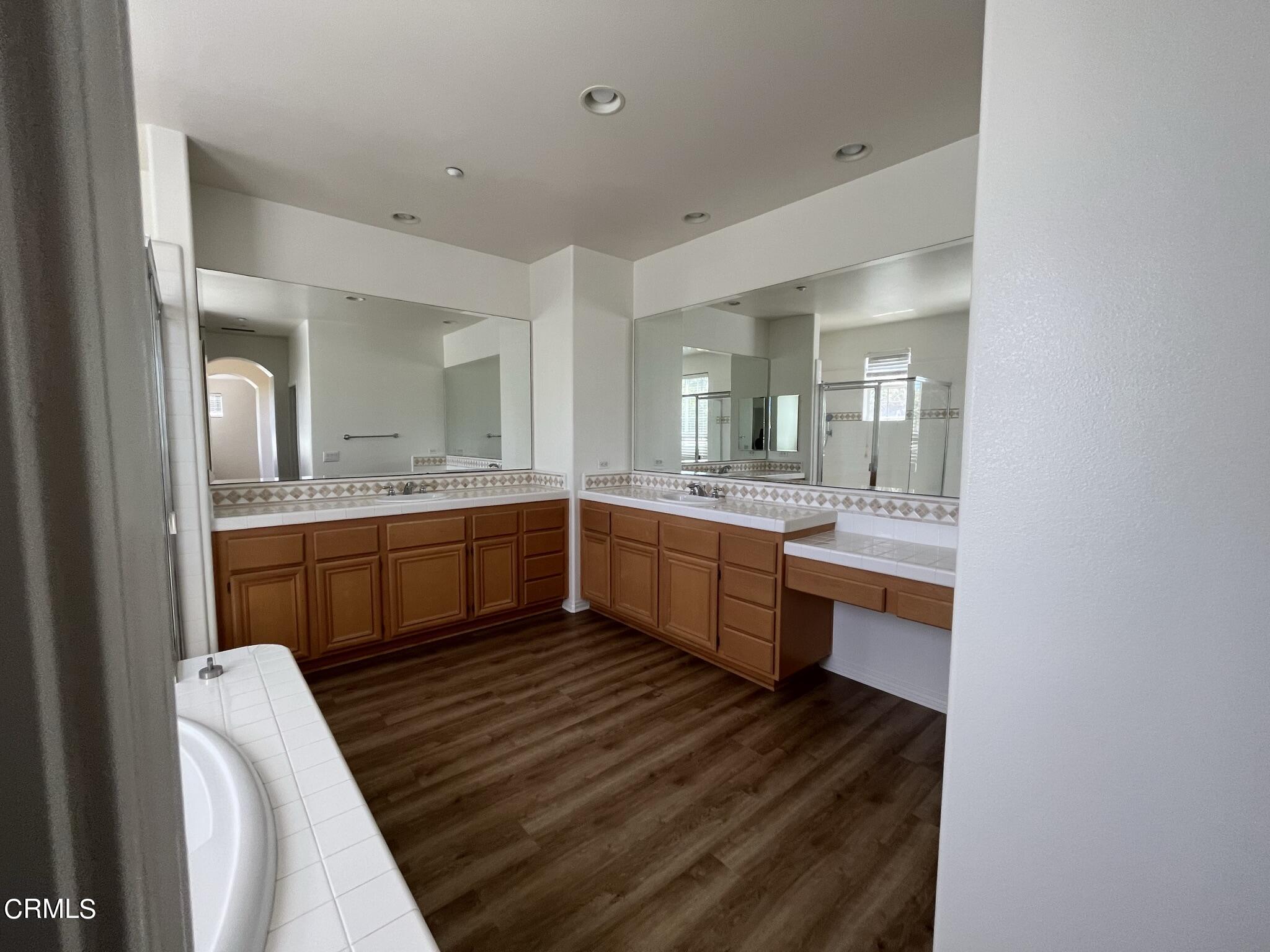 3442 Brookwood Lane Oxnard, CA 93036 - Photo 17 of 27 Upstairs Master Bathroom