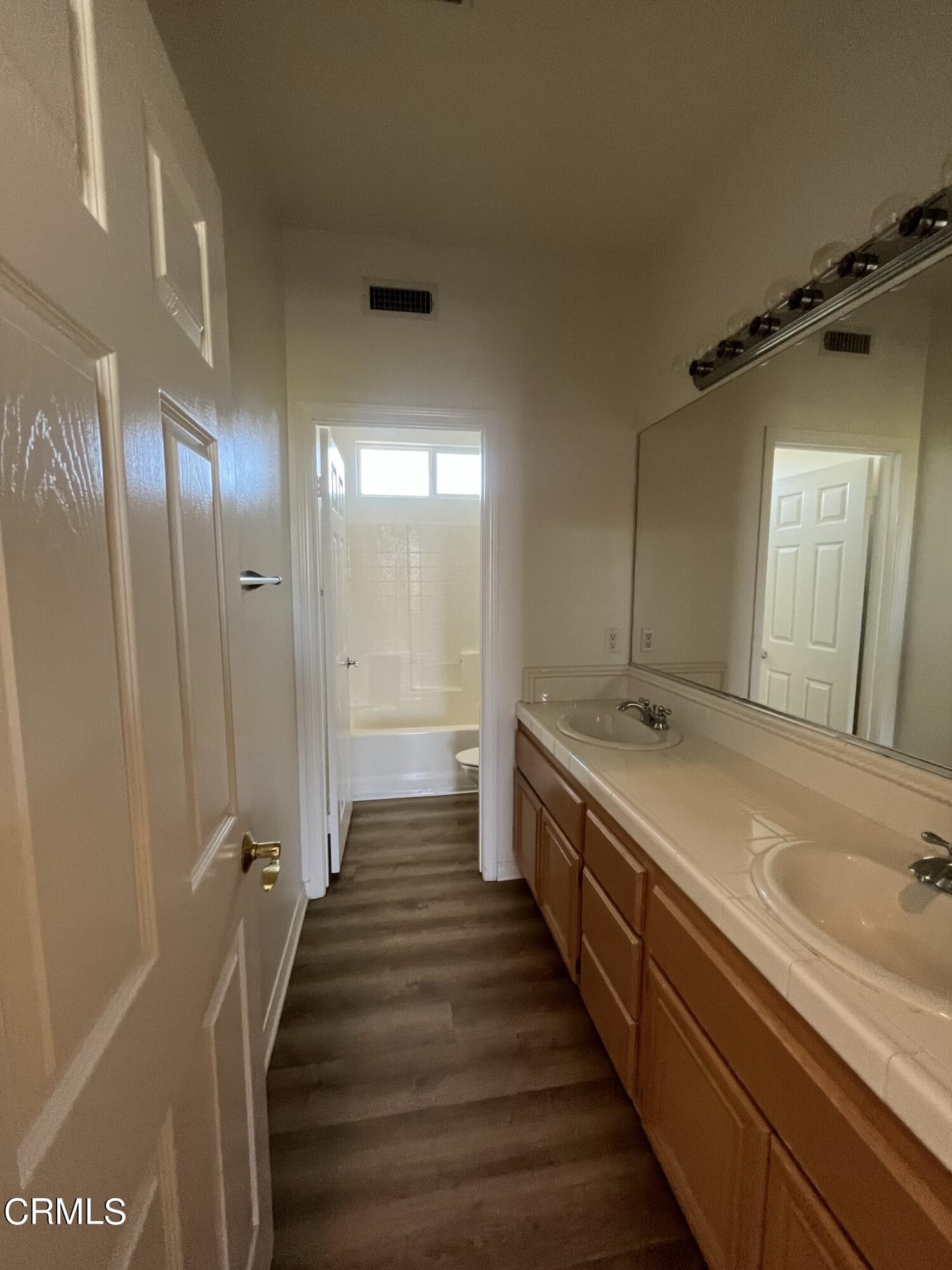 3442 Brookwood Lane Oxnard, CA 93036 - Photo 19 of 27 Upstairs Bathroom