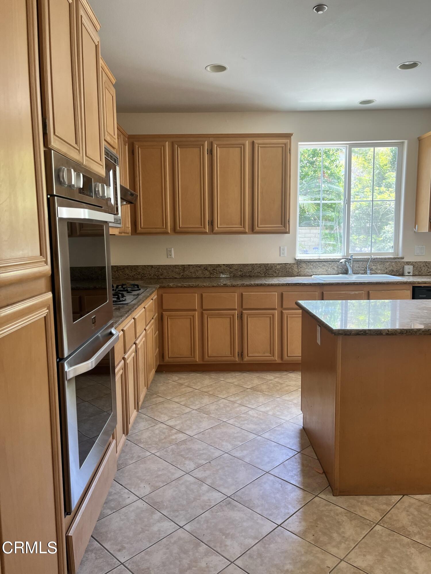 3442 Brookwood Lane Oxnard, CA 93036 - Photo 26 of 27 Kitchen