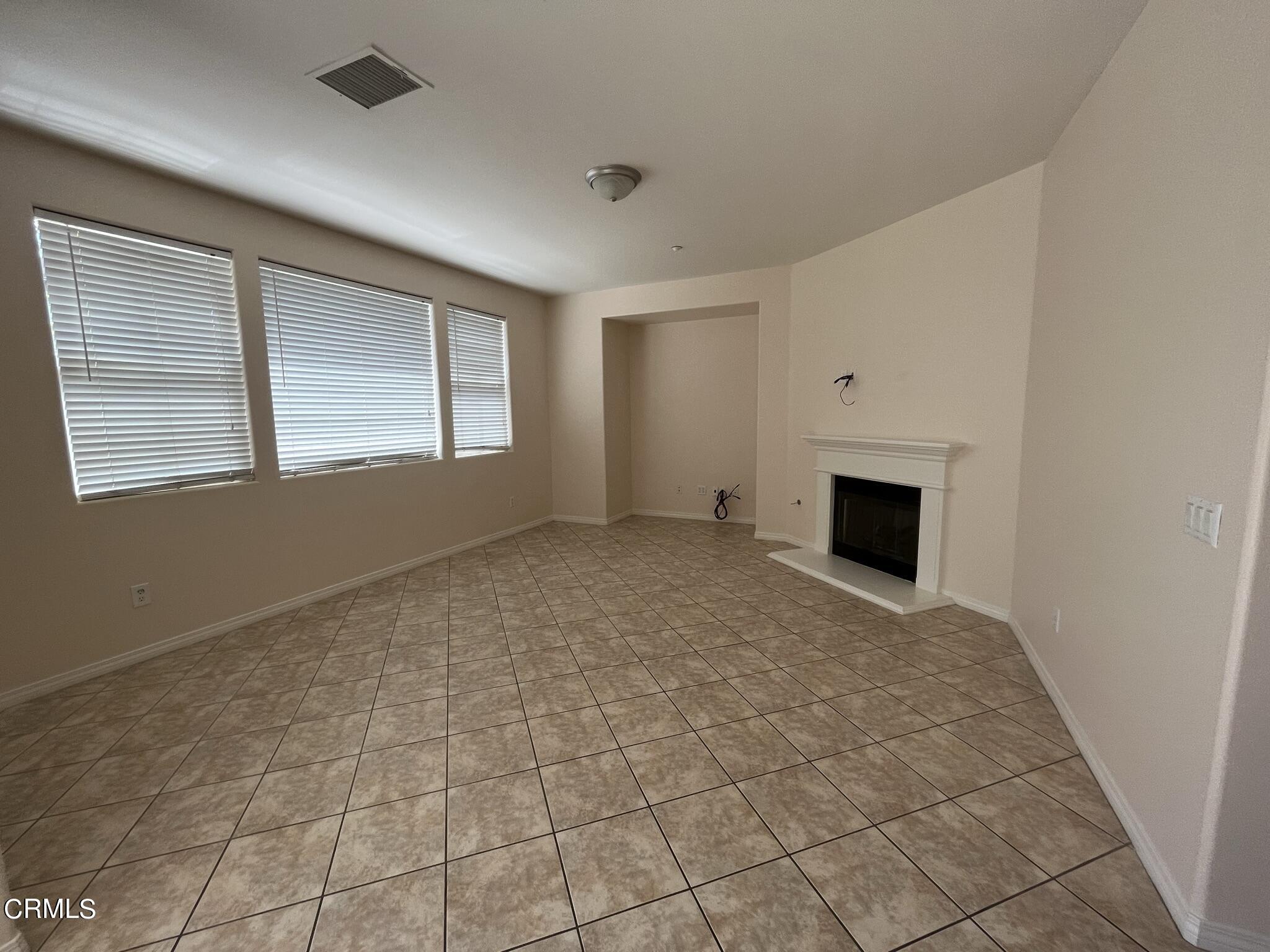 3442 Brookwood Lane Oxnard, CA 93036 - Photo 3 of 27 Family Room