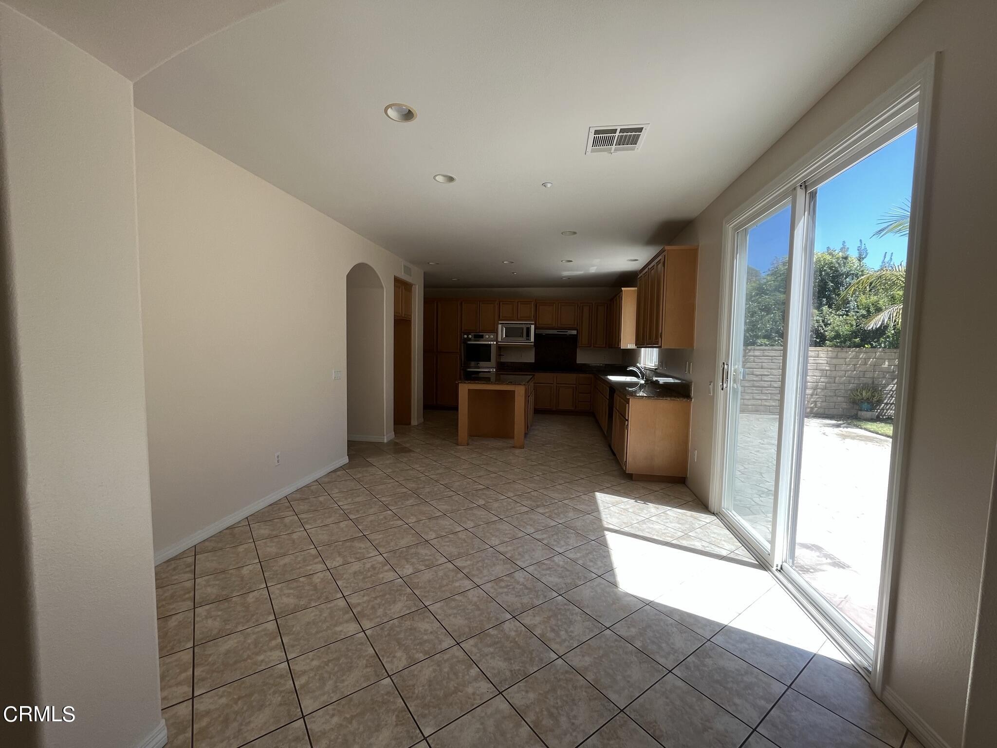3442 Brookwood Lane Oxnard, CA 93036 - Photo 4 of 27 Eat In Kitchen & Kitchen